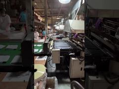 Assemblagelijn voor precisieproductie in bedrijf