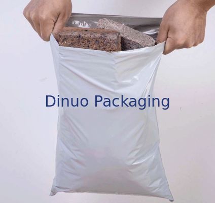 Scheurvaste, waterdichte en zelfsluitende polymailerzak voor kledingkoerier