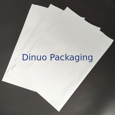 Op maat gemaakte gerecyclede envelop Polymailer tas wit zwart voor koeriersdiensten