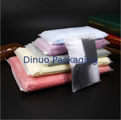 Aangepaste zelfsluitende CPE-zipperzakken met bedrukt logo van mat plastic