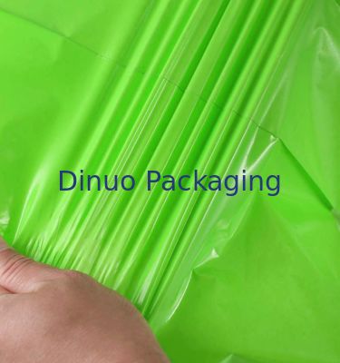 Scheurvaste, waterdichte en zelfsluitende polymailerzak voor kledingkoerier