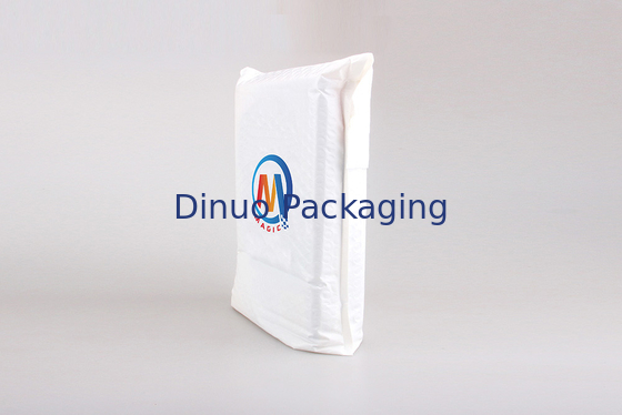 De witte Opgevulde Enveloppen van Bellen Polymailer voor online het Winkelen/Uitdrukkelijke Levering